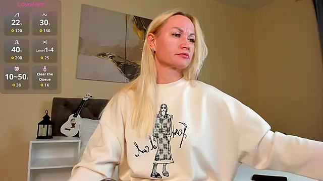 KiraSun online show from October 16, 2025, 12:02 pm