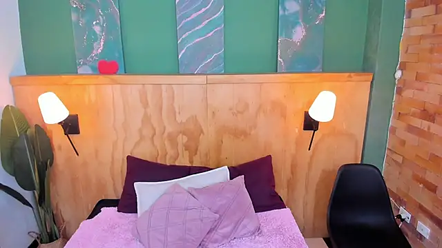 milavega  online show from December 4, 2025, 12:04 pm