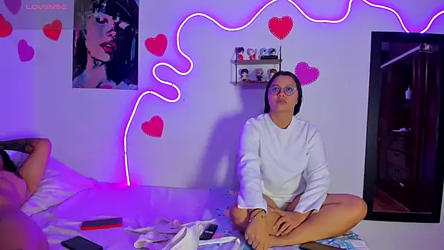 Dilan and Mia online show from April 1, 2026, 11:01 pm