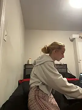 SeccySerena online show from February 25, 2026, 5:35 pm