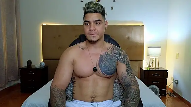 Snapshot of Steven_Velez chatting on September 16, 2025, 12:11 am Steven Velez online show from September 16, 2025, 12:11 am