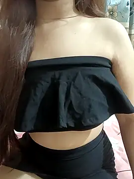 Snapshot of loving_candy chatting on October 25, 2025, 5:35 pm loving candy online show from October 25, 2025, 5:35 pm