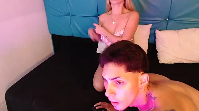 Snapshot of Bunny_Petit chatting on December 15, 2025, 8:36 pm Bunny Petit online show from December 15, 2025, 8:36 pm