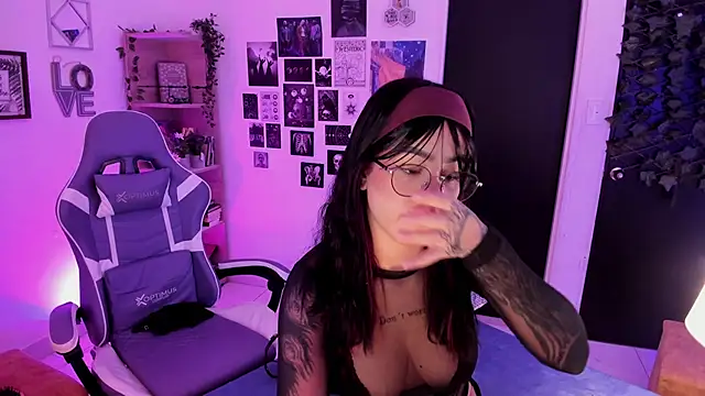 Liz rogers x online show from November 17, 2025, 2:15 am