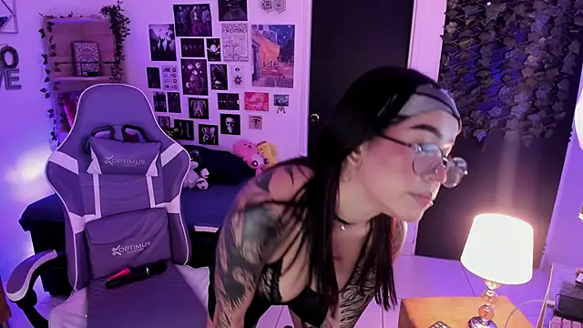 Liz rogers x online show from November 4, 2025, 1:53 am