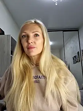 Monna online show from November 3, 2025, 2:42 pm