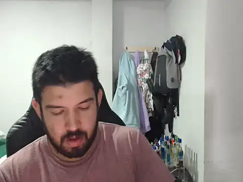 Axel11113 online show from December 17, 2025, 1:43 am