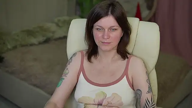 TinaMelt online show from December 13, 2025, 8:04 pm