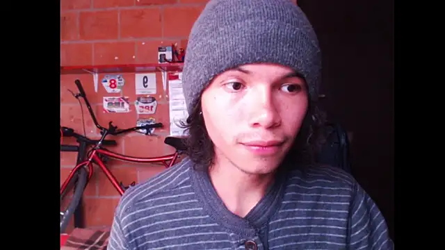 Snapshot of Xoxo_Smiles chatting on September 24, 2025, 8:37 pm Xoxo Smiles online show from September 24, 2025, 8:37 pm