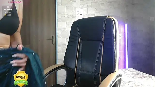 shy saloni online show from November 12, 2025, 7:56 am