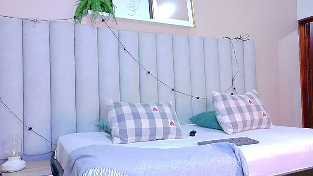 RiriiBrunette   online show from February 9, 2026, 8:40 pm