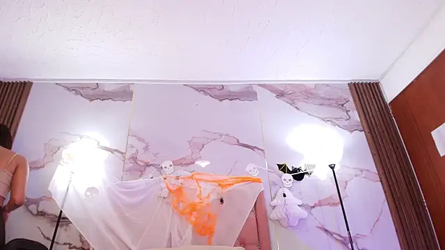 AlyaThompson online show from October 28, 2025, 3:40 am