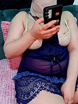 Queen-15 online show from April 17, 2026, 12:02 am