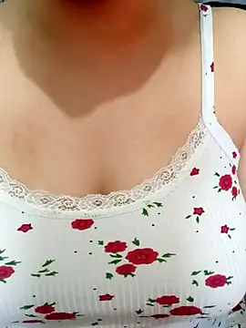 Snapshot of Queen-15 chatting on February 25, 2026, 12:11 am Queen-15 online show from February 25, 2026, 12:11 am