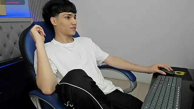 SamBlack  online show from May 20, 2026, 12:24 pm