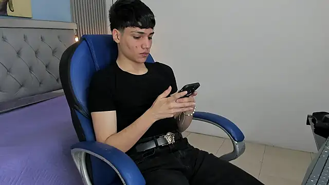 Snapshot of SamBlack_ chatting on April 18, 2026, 12:40 pm SamBlack online show from April 18, 2026, 12:40 pm