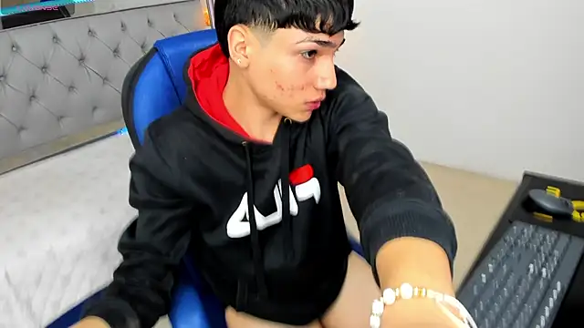 Snapshot of SamBlack_ chatting on April 7, 2026, 1:13 pm SamBlack online show from April 7, 2026, 1:13 pm