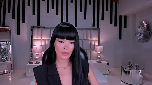 Snapshot of AgathaKondo_ chatting on June 5, 2026, 10:26 pm AgathaKondo online show from June 5, 2026, 10:26 pm