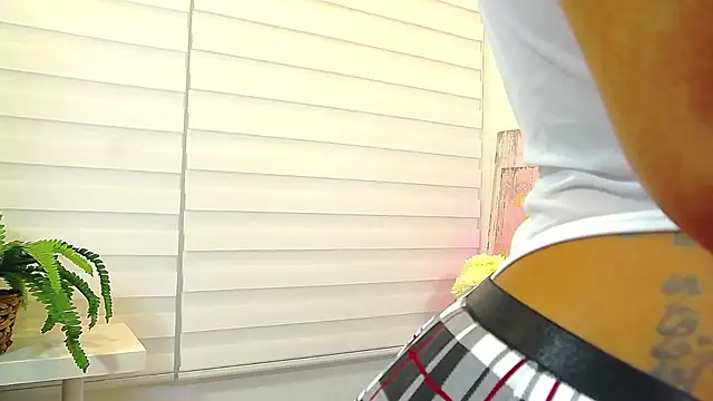 ParisRoux online show from October 21, 2025, 8:08 pm