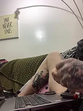 Evieskyyxh online show from April 10, 2026, 6:48 pm