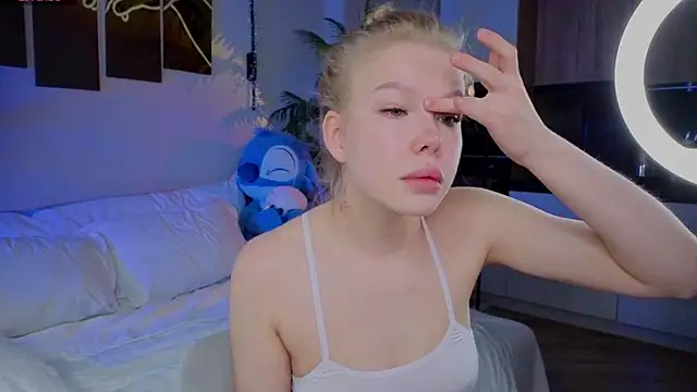 emilyshepar d online show from April 17, 2026, 1:52 am