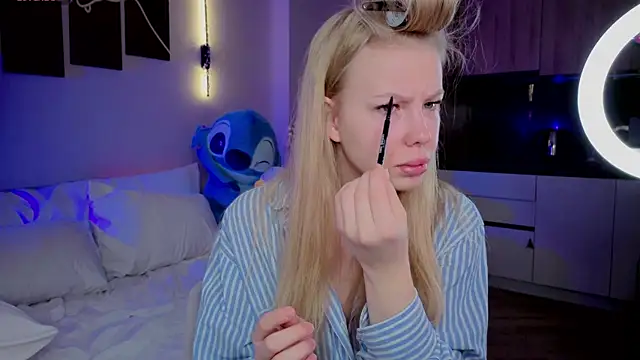 emilyshepar d online show from April 7, 2026, 1:40 am