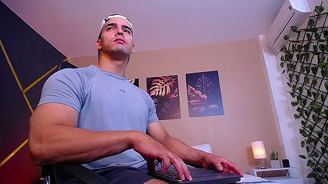 ChristopherBlack  online show from October 22, 2025, 12:59 pm