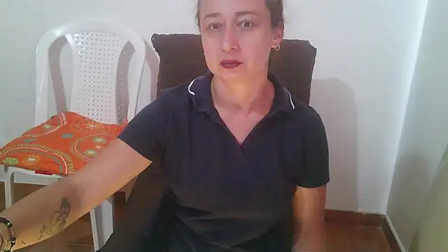 Milf Valeria online show from May 27, 2026, 3:52 pm