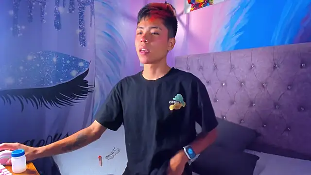 MaxiWildd online show from October 20, 2025, 1:44 pm