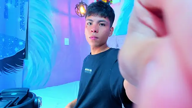 MaxiWildd online show from May 26, 2026, 1:42 pm