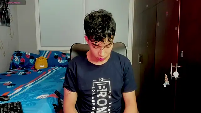 Snapshot of Noxx_starkK chatting on February 8, 2026, 9:23 pm Noxx starkK online show from February 8, 2026, 9:23 pm