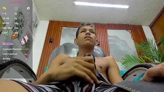 Snapshot of Rory_castro chatting on December 21, 2025, 11:05 pm Rory castro online show from December 21, 2025, 11:05 pm