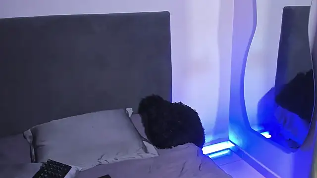 saramikaelson online show from March 31, 2026, 11:29 pm