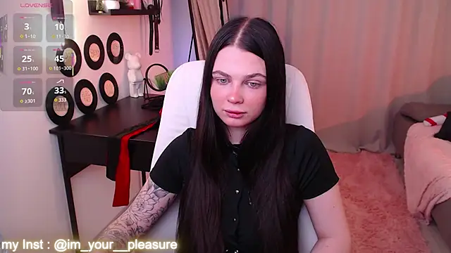 Michela Fruet online show from December 19, 2025, 1:09 am