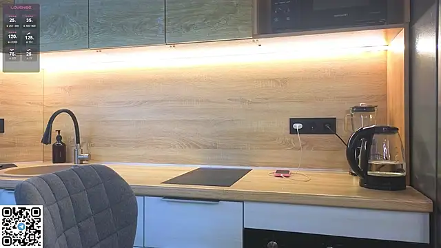 miss bubbles  online show from October 15, 2025, 1:04 am