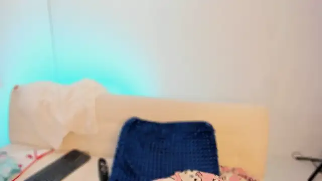 Snapshot of snow_doll chatting on February 9, 2026, 9:02 pm snow doll online show from February 9, 2026, 9:02 pm