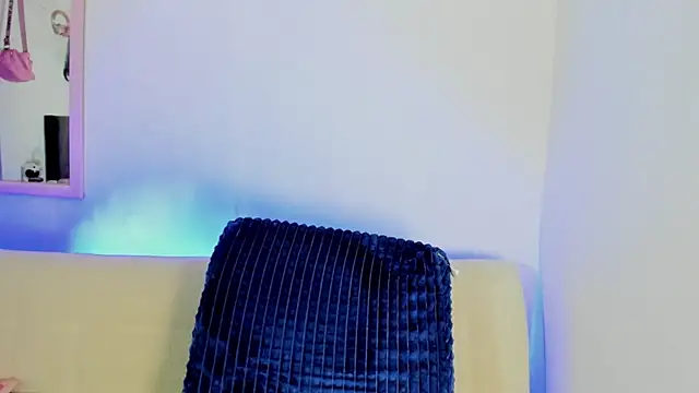 snow doll online show from November 5, 2025, 10:24 pm