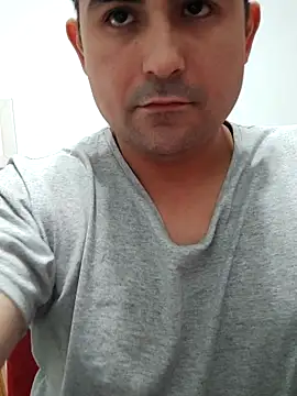 Snapshot of Bradd_32 chatting on May 8, 2026, 11:36 am Bradd 32 online show from May 8, 2026, 11:36 am