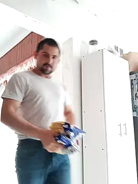 Bradd 32 online show from November 7, 2025, 4:55 pm