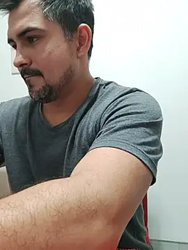 Snapshot of Bradd_32 chatting on May 25, 2026, 5:18 am Bradd 32 online show from May 25, 2026, 5:18 am