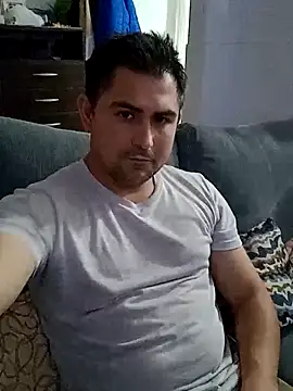 Snapshot of Bradd_32 chatting on May 16, 2026, 2:21 am Bradd 32 online show from May 16, 2026, 2:21 am