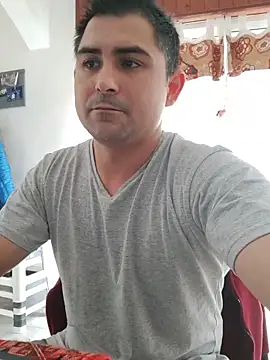 Snapshot of Bradd_32 chatting on May 13, 2026, 5:20 pm Bradd 32 online show from May 13, 2026, 5:20 pm
