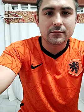 Bradd 32 online show from February 16, 2026, 4:11 am