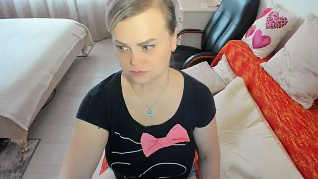 Snapshot of MildMature chatting on June 3, 2026, 2:44 pm MildMature online show from June 3, 2026, 2:44 pm
