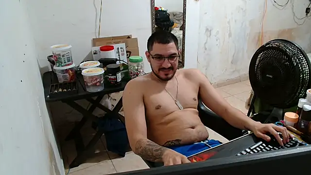 Leonino231 online show from November 10, 2025, 9:42 pm