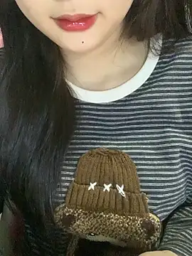 Snapshot of Linhtruong_ chatting on December 15, 2025, 3:56 am Linhtruong online show from December 15, 2025, 3:56 am