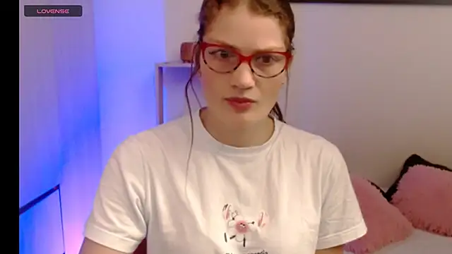 Camila-ventura online show from June 15, 2026, 1:11 pm