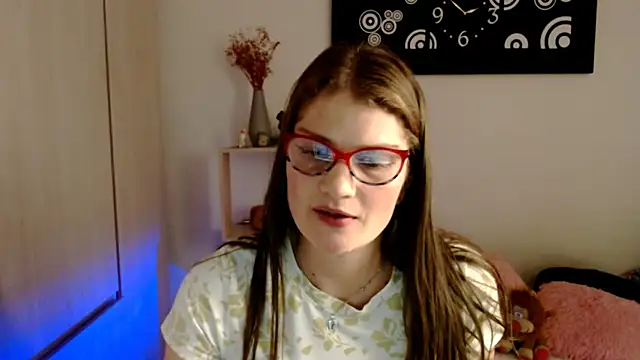 Camila-ventura online show from February 5, 2026, 7:43 pm