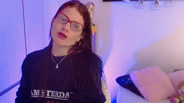 Camila-ventura online show from June 24, 2026, 1:32 pm