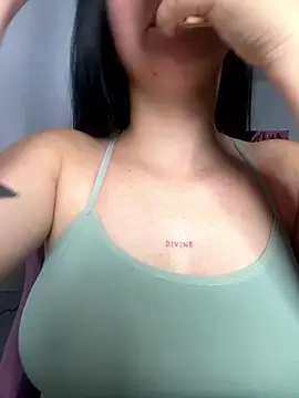 lucy grey25 online show from January 12, 2026, 7:09 pm